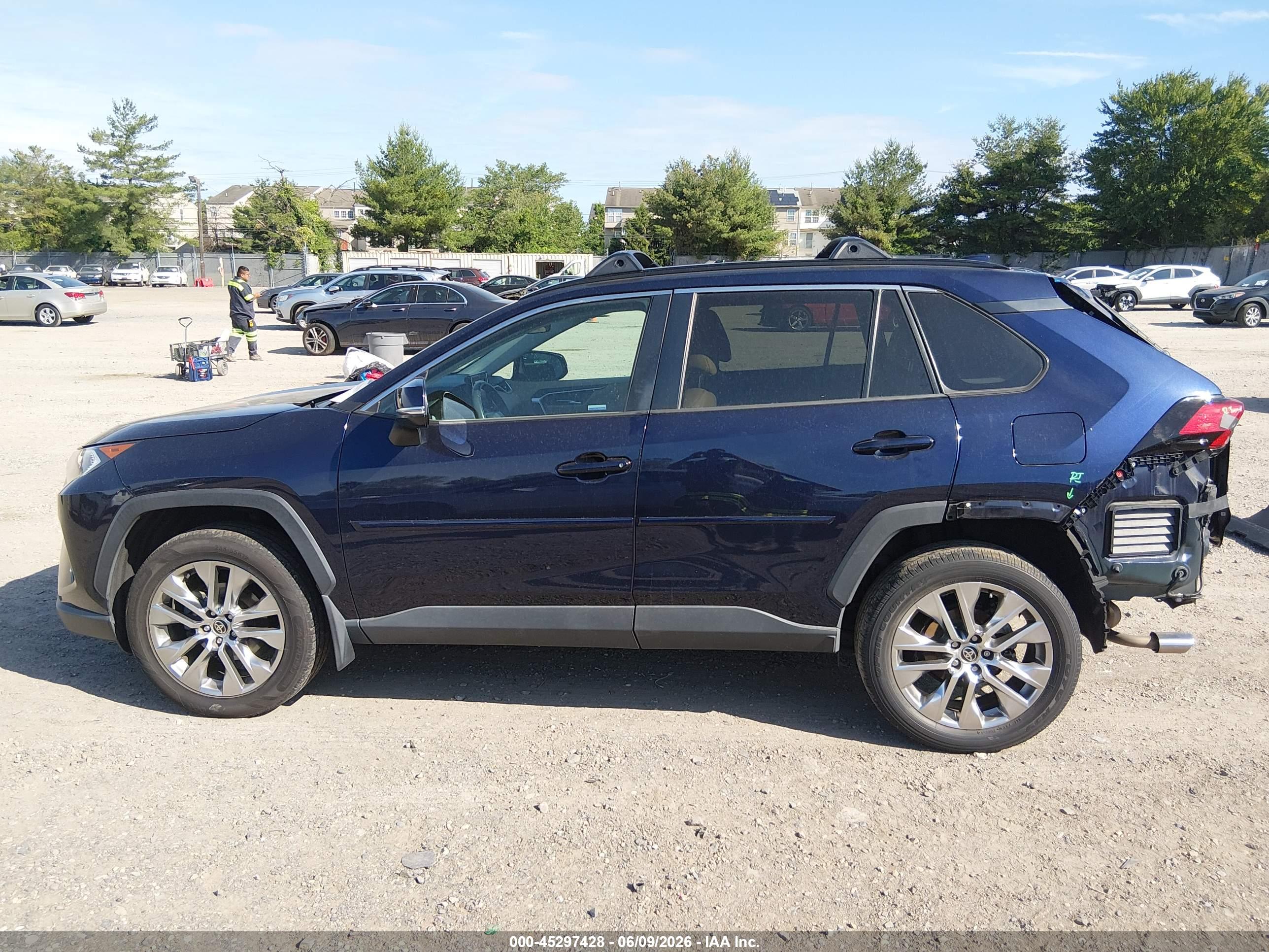 2021 TOYOTA RAV4 XLE PREMIUM