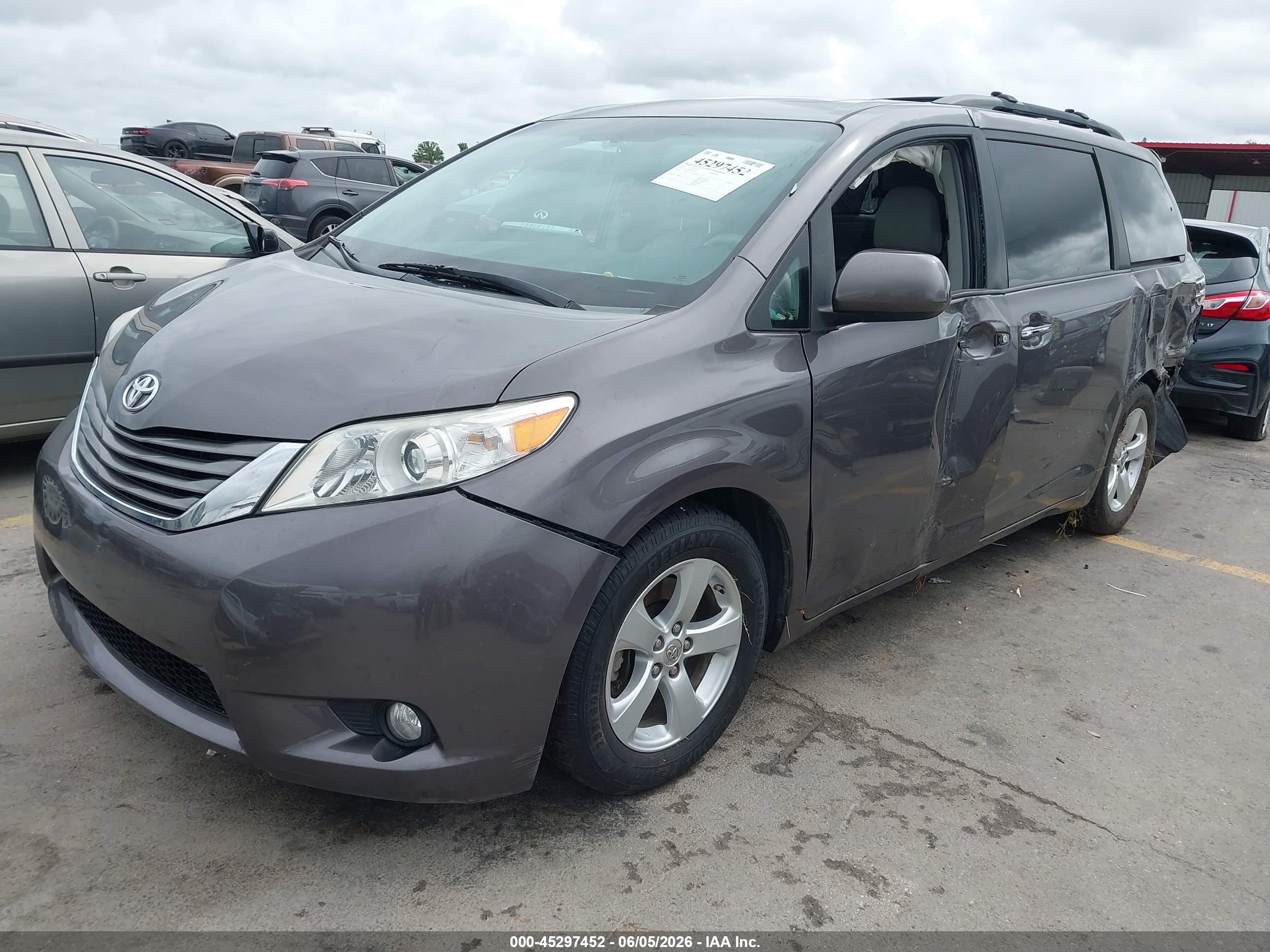 2012 TOYOTA SIENNA XLE V6 8 PASSENGER — I2