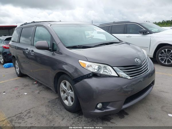 2012 TOYOTA SIENNA XLE V6 8 PASSENGER — I1