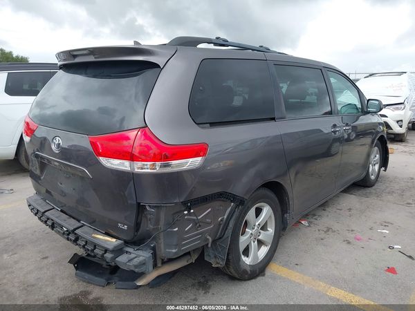 2012 TOYOTA SIENNA XLE V6 8 PASSENGER — I4