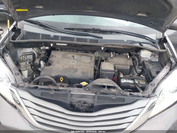 2012 TOYOTA SIENNA XLE V6 8 PASSENGER — I10