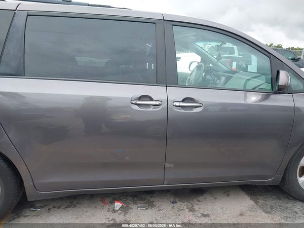 2012 TOYOTA SIENNA XLE V6 8 PASSENGER — I116