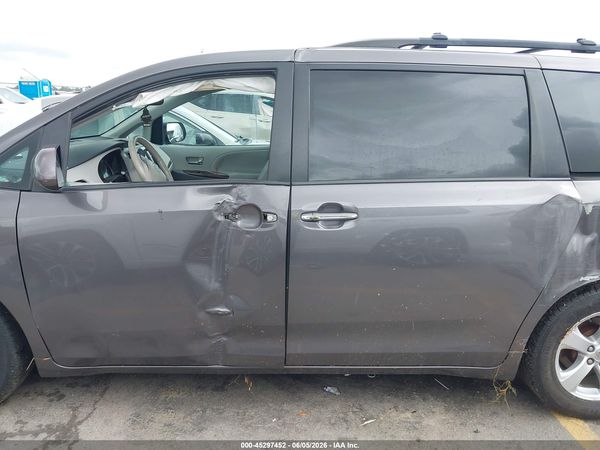 2012 TOYOTA SIENNA XLE V6 8 PASSENGER — I117