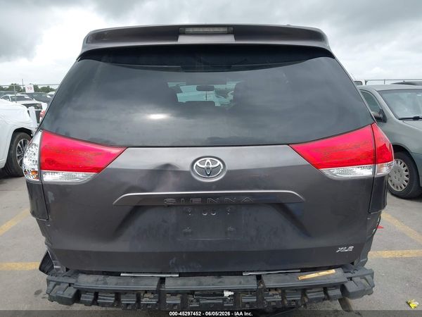2012 TOYOTA SIENNA XLE V6 8 PASSENGER — I119