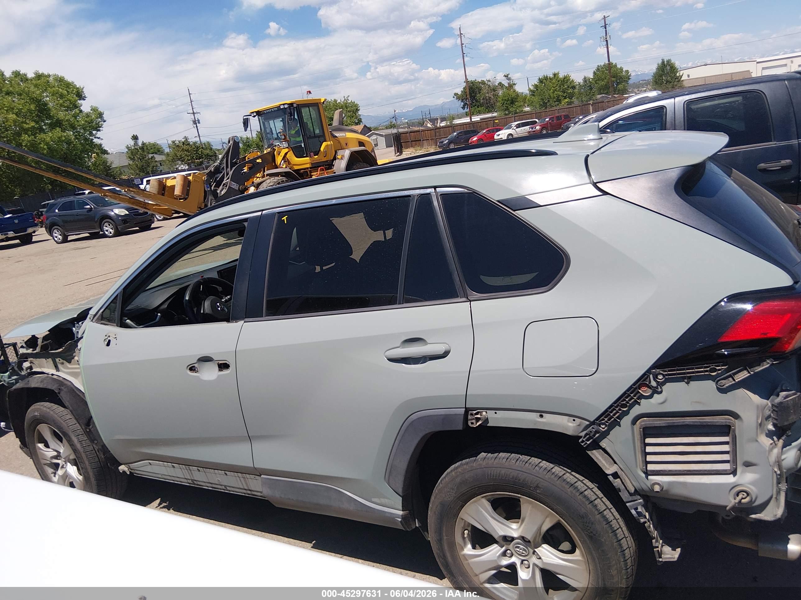 2019 TOYOTA RAV4 XLE