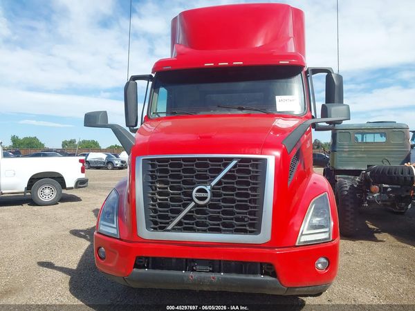 2020 VOLVO VNR