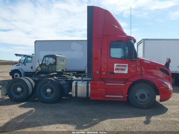 2020 VOLVO VNR