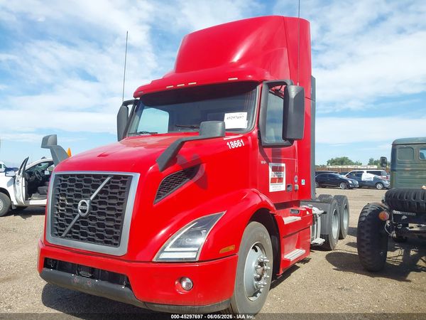 2020 VOLVO VNR