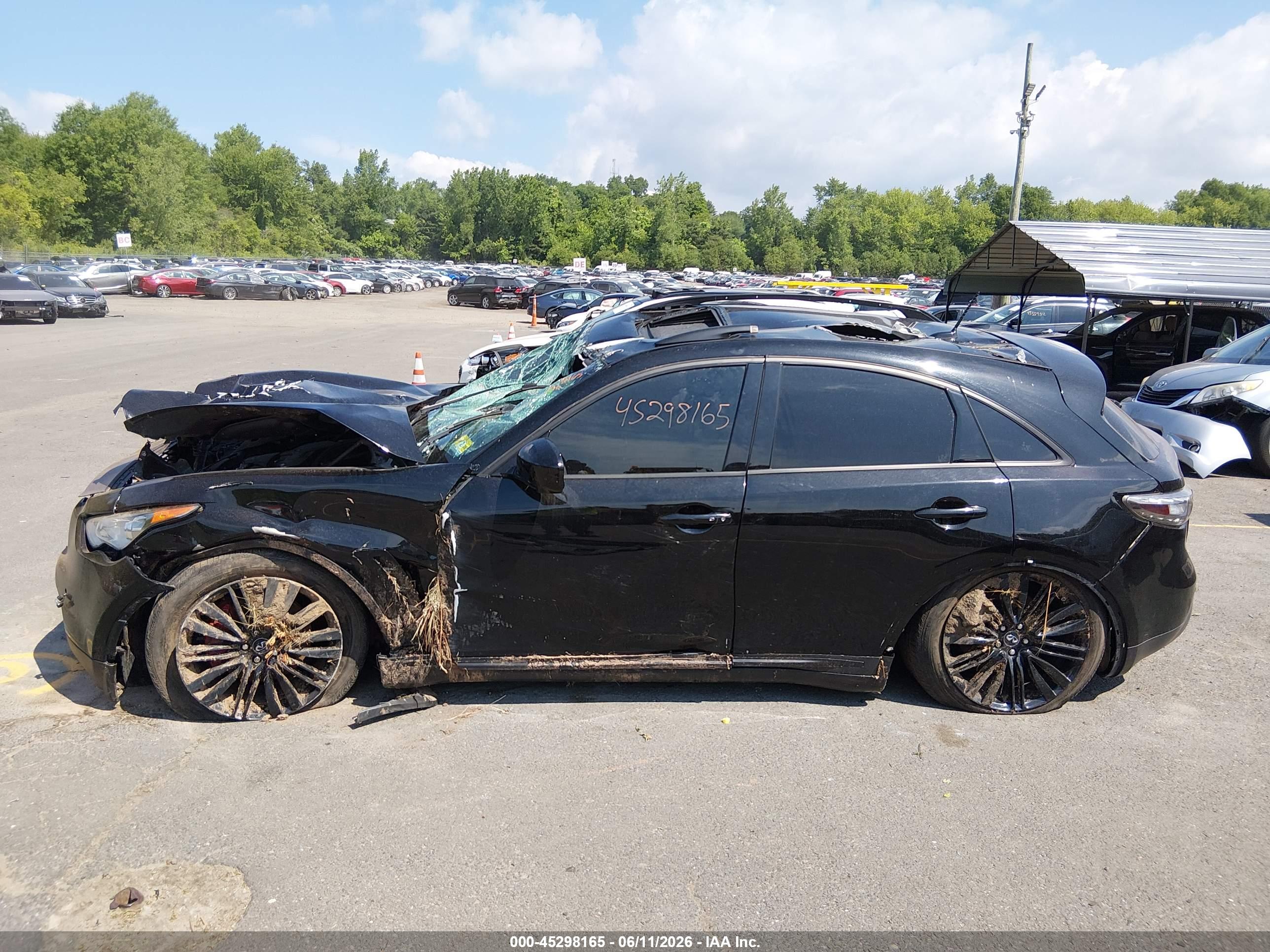 2017 INFINITI QX70
