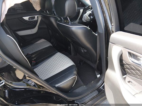 2017 INFINITI QX70