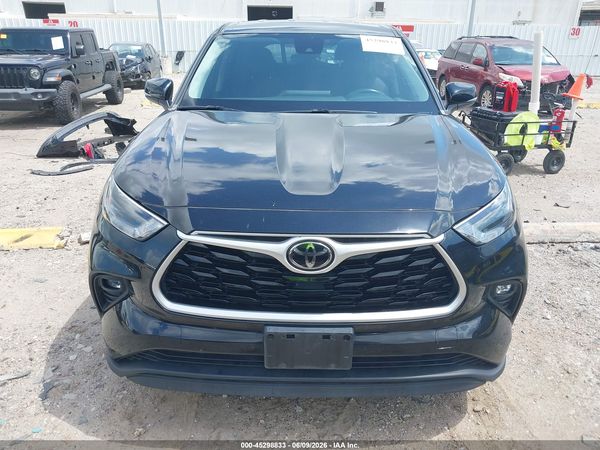 2022 TOYOTA HIGHLANDER LE