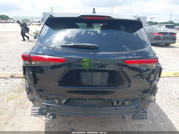 2022 TOYOTA HIGHLANDER LE