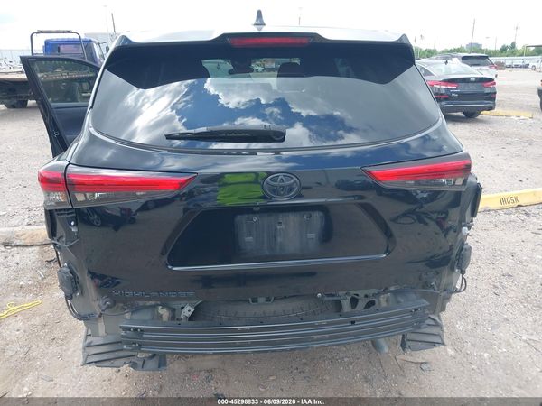 2022 TOYOTA HIGHLANDER LE