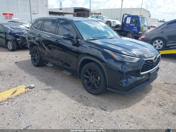 2022 TOYOTA HIGHLANDER LE