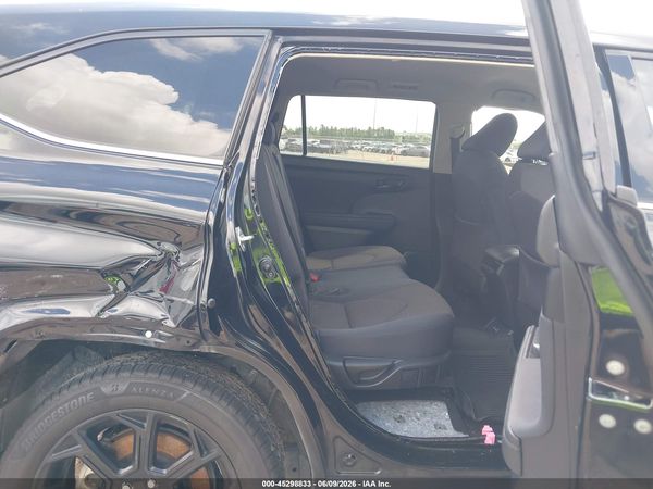 2022 TOYOTA HIGHLANDER LE