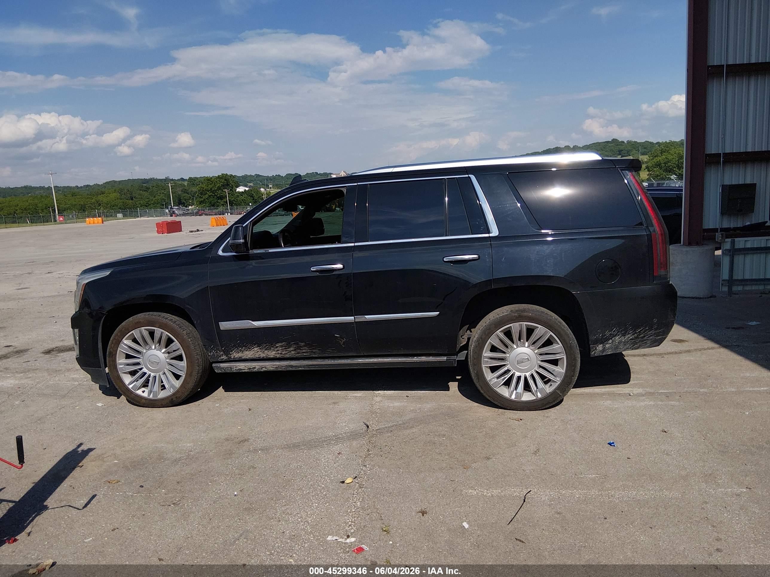 2017 CADILLAC ESCALADE PLATINUM