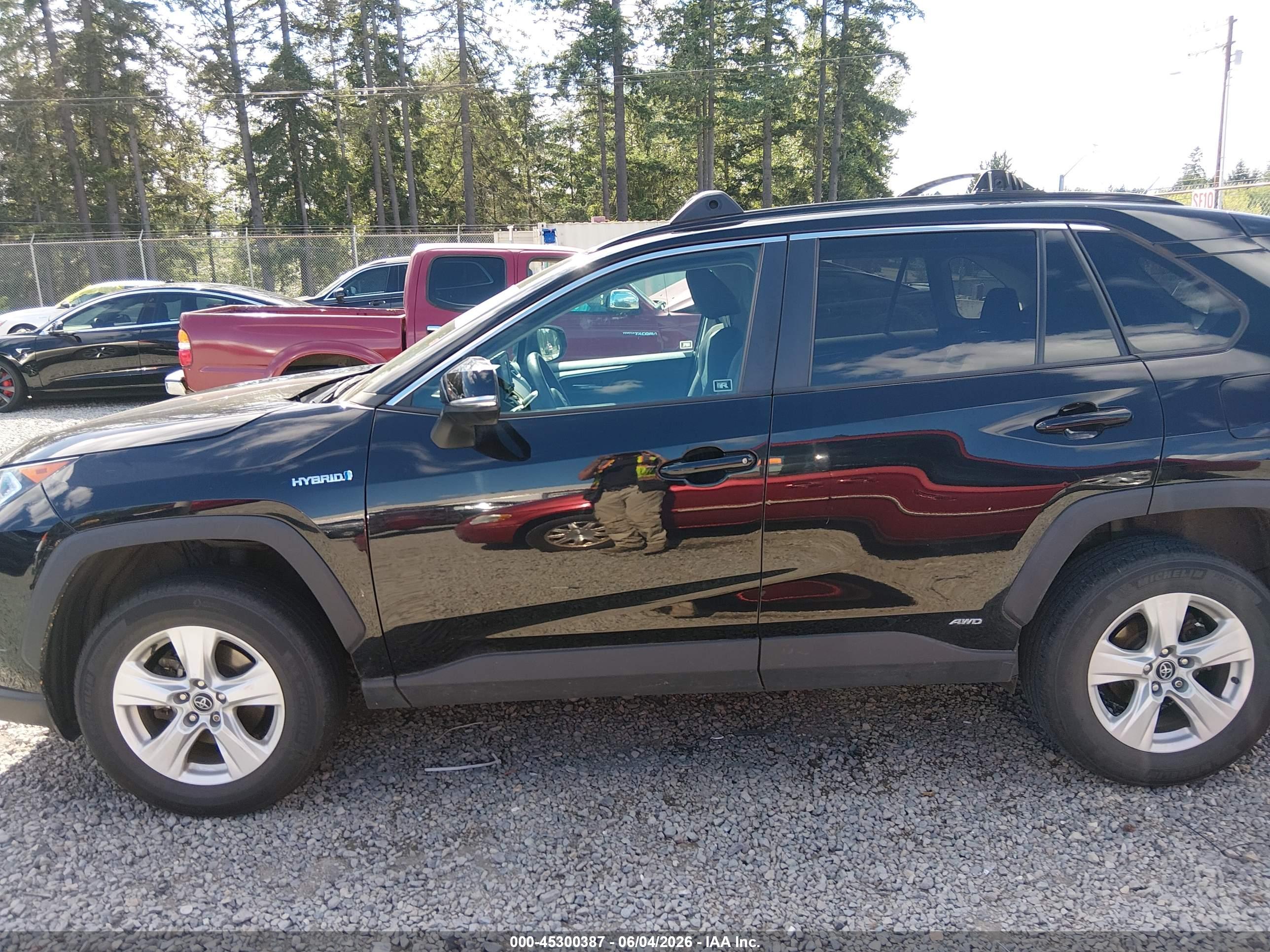 2020 TOYOTA RAV4 HYBRID XLE