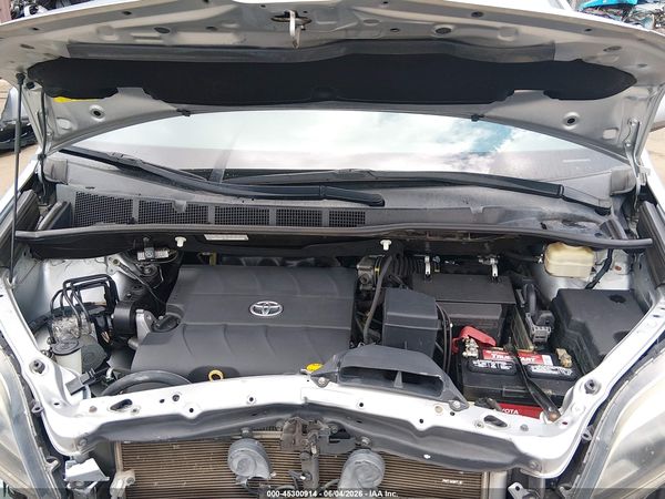 2016 TOYOTA SIENNA