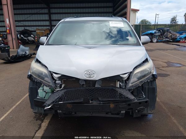 2016 TOYOTA SIENNA
