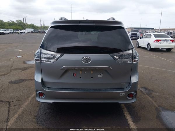 2016 TOYOTA SIENNA