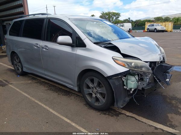 2016 TOYOTA SIENNA