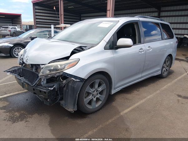 2016 TOYOTA SIENNA