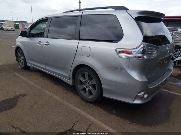 2016 TOYOTA SIENNA