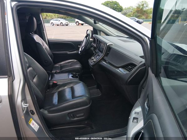 2016 TOYOTA SIENNA