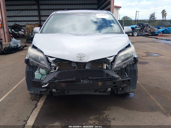 2016 TOYOTA SIENNA