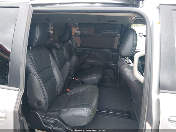 2016 TOYOTA SIENNA