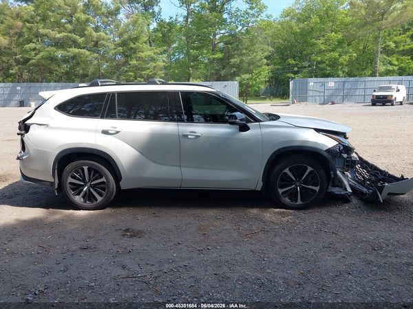 2021 TOYOTA HIGHLANDER XSE