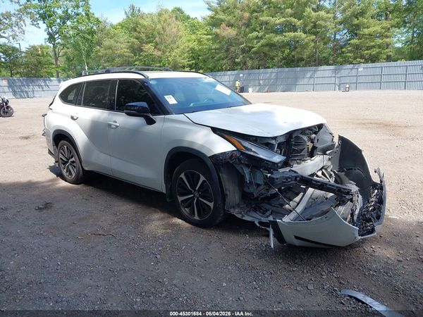 2021 TOYOTA HIGHLANDER XSE