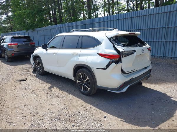2021 TOYOTA HIGHLANDER XSE