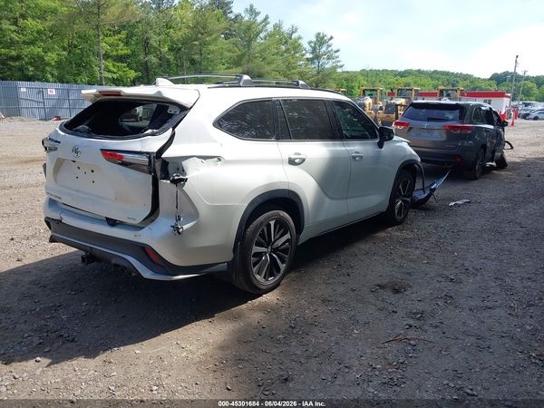 2021 TOYOTA HIGHLANDER XSE