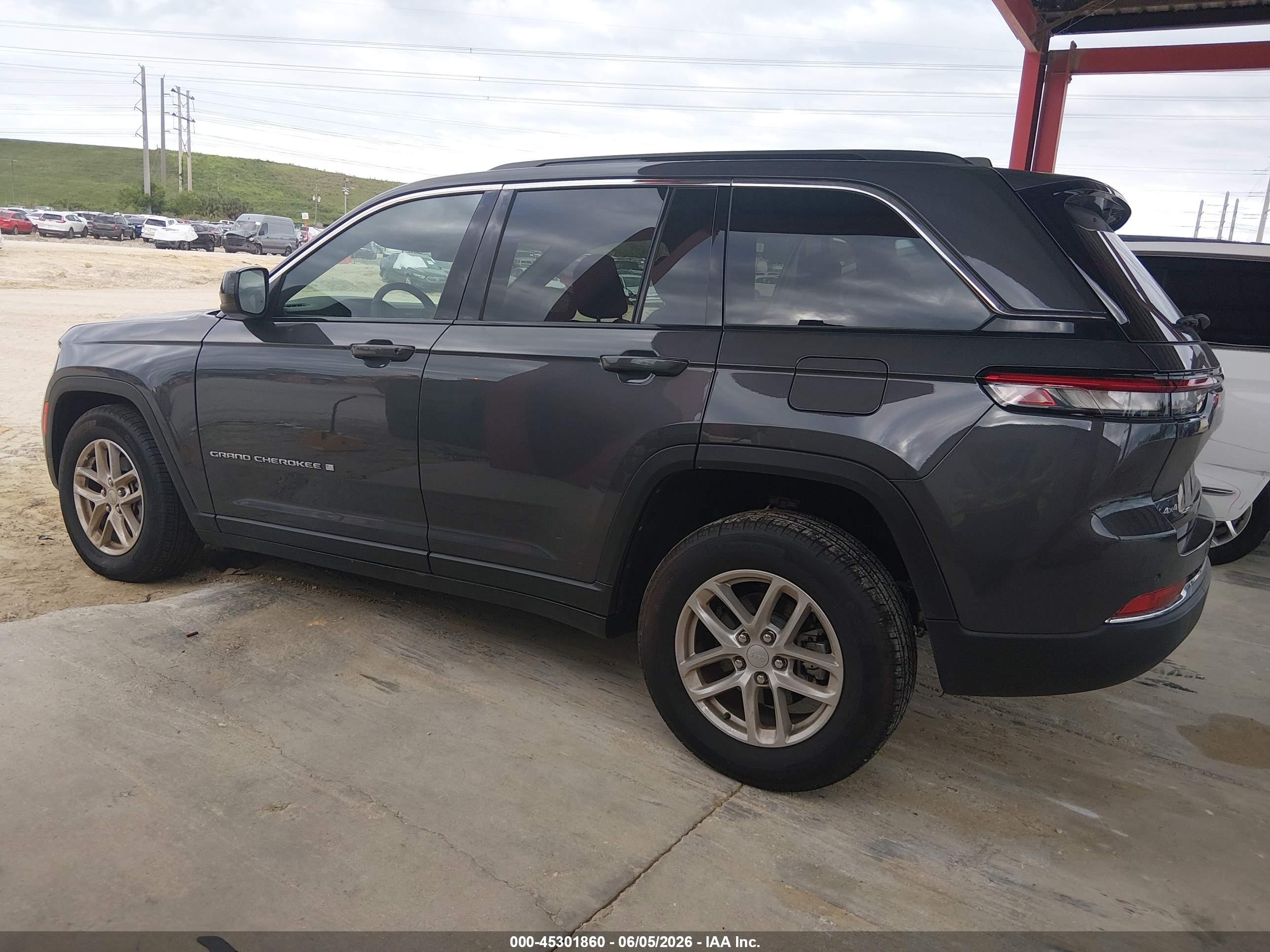 2025 JEEP GRAND CHEROKEE LAREDO X 4X4