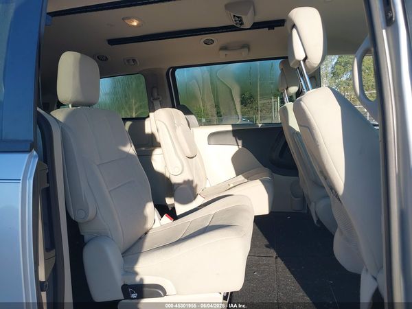 2012 DODGE GRAND CARAVAN SXT — I8