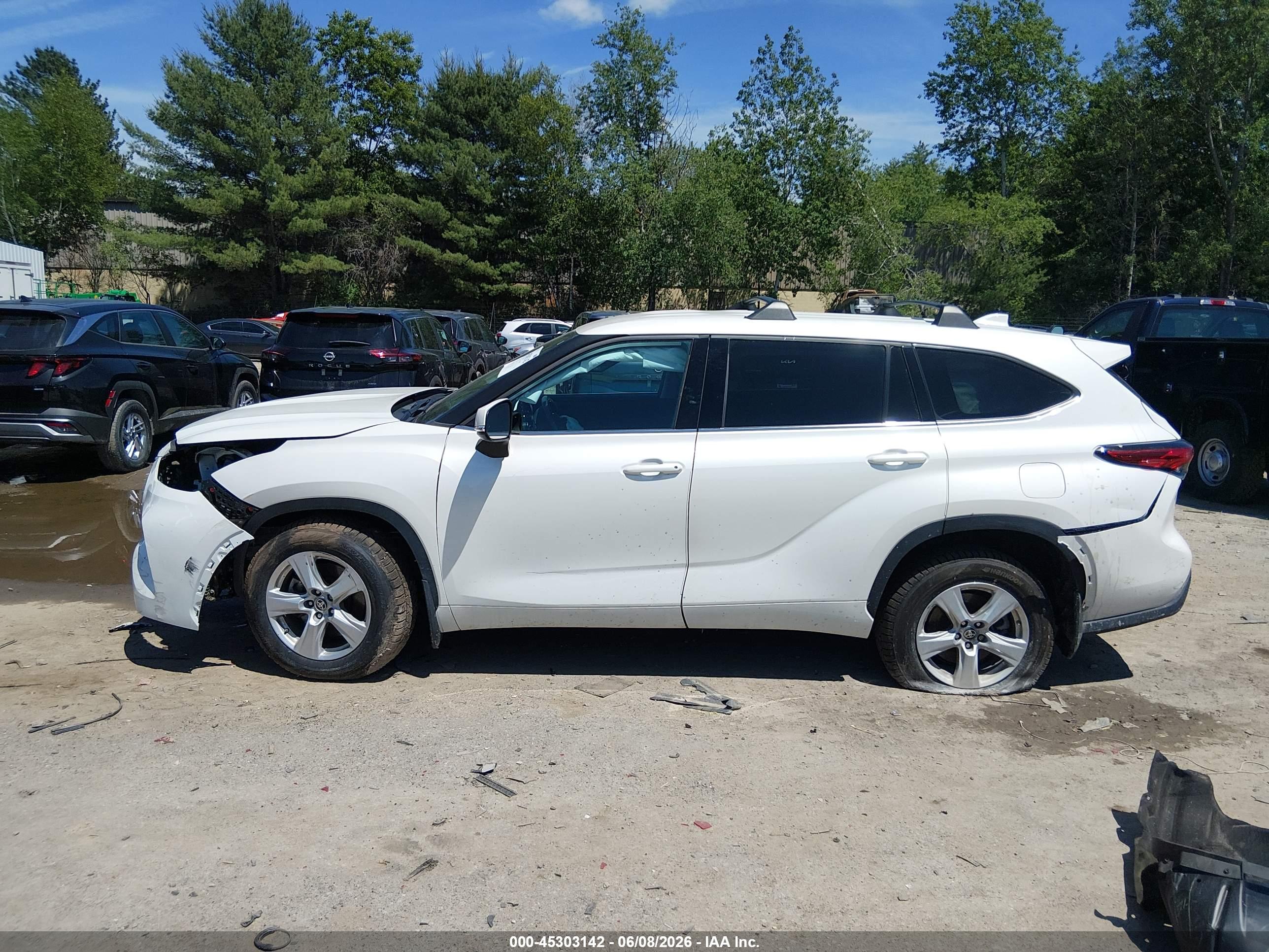 2021 TOYOTA HIGHLANDER LE