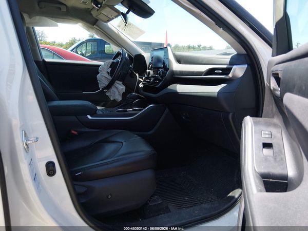 2021 TOYOTA HIGHLANDER LE