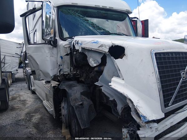 2017 VOLVO VNL