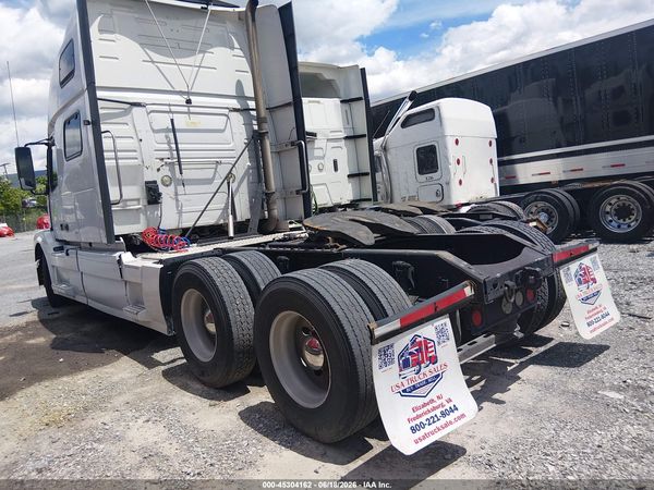 2017 VOLVO VNL