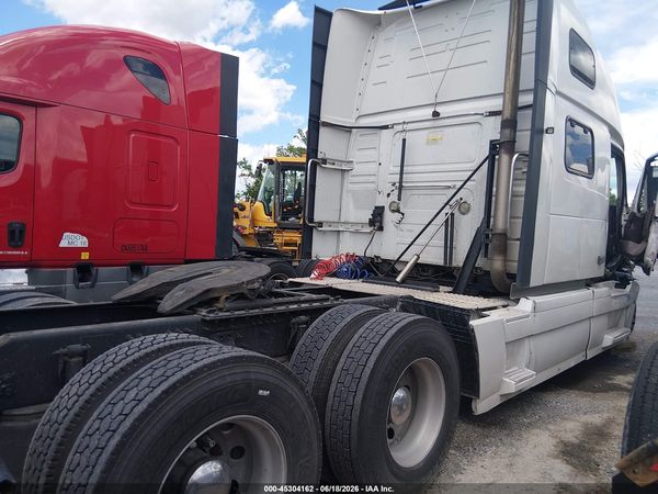 2017 VOLVO VNL