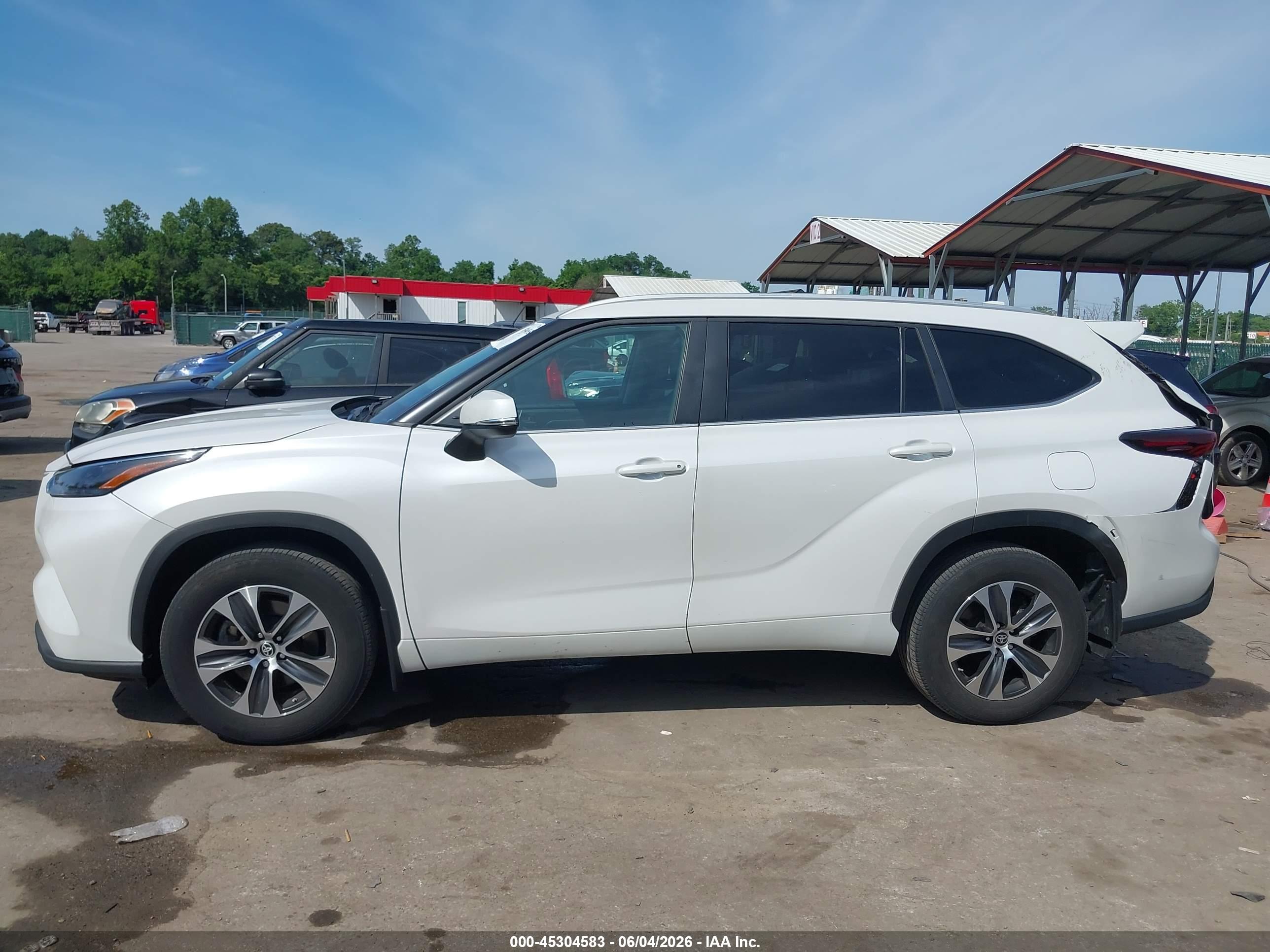 2024 TOYOTA HIGHLANDER XLE
