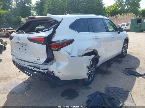 2024 TOYOTA HIGHLANDER XLE
