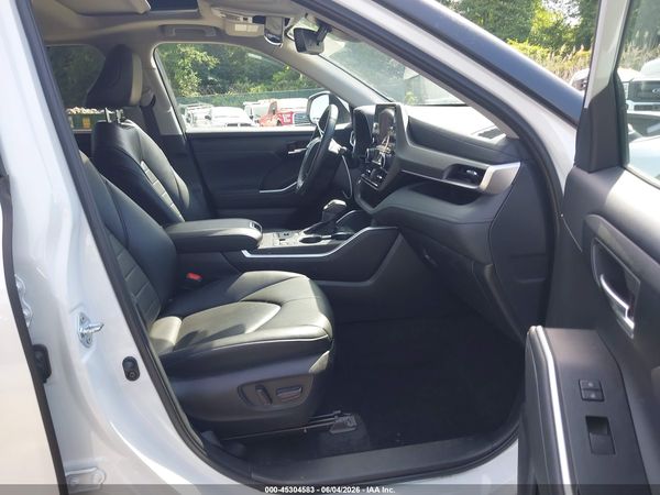 2024 TOYOTA HIGHLANDER XLE