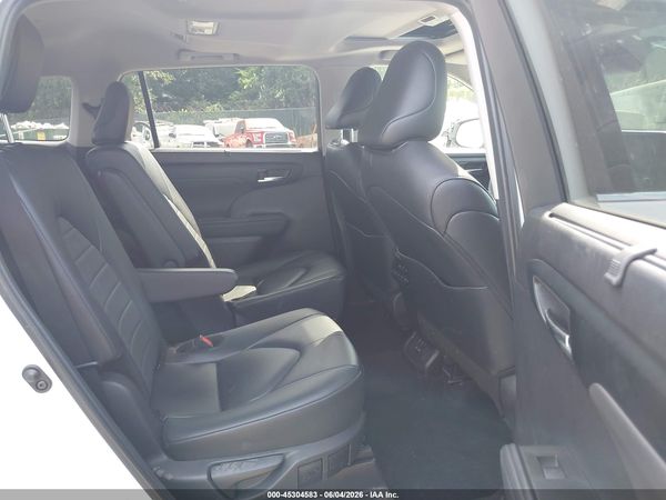 2024 TOYOTA HIGHLANDER XLE