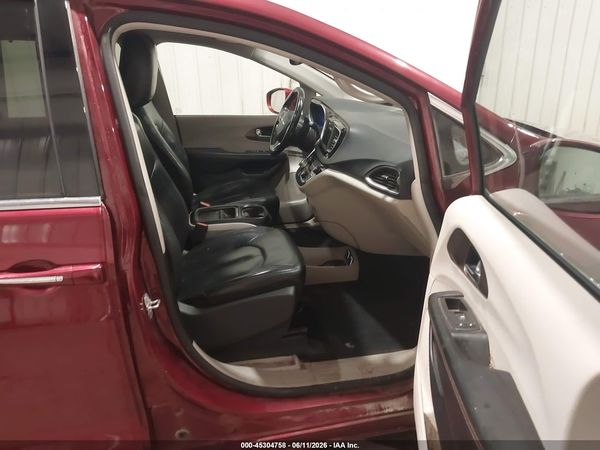 2019 CHRYSLER PACIFICA TOURING L — I5