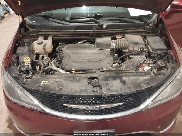 2019 CHRYSLER PACIFICA TOURING L — I10