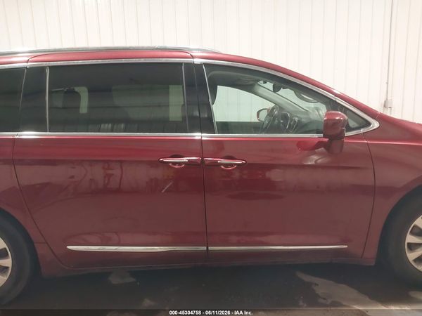 2019 CHRYSLER PACIFICA TOURING L — I116