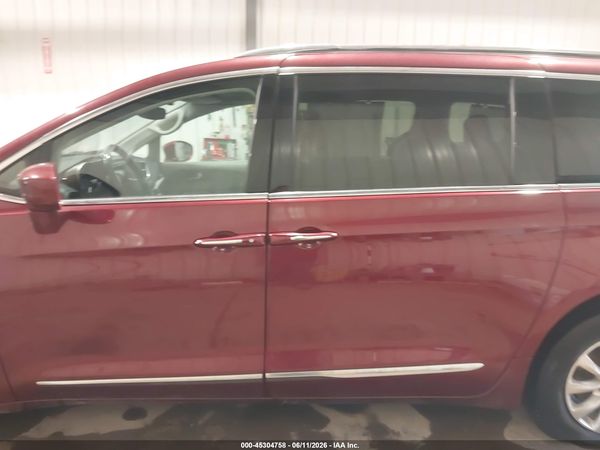 2019 CHRYSLER PACIFICA TOURING L — I117