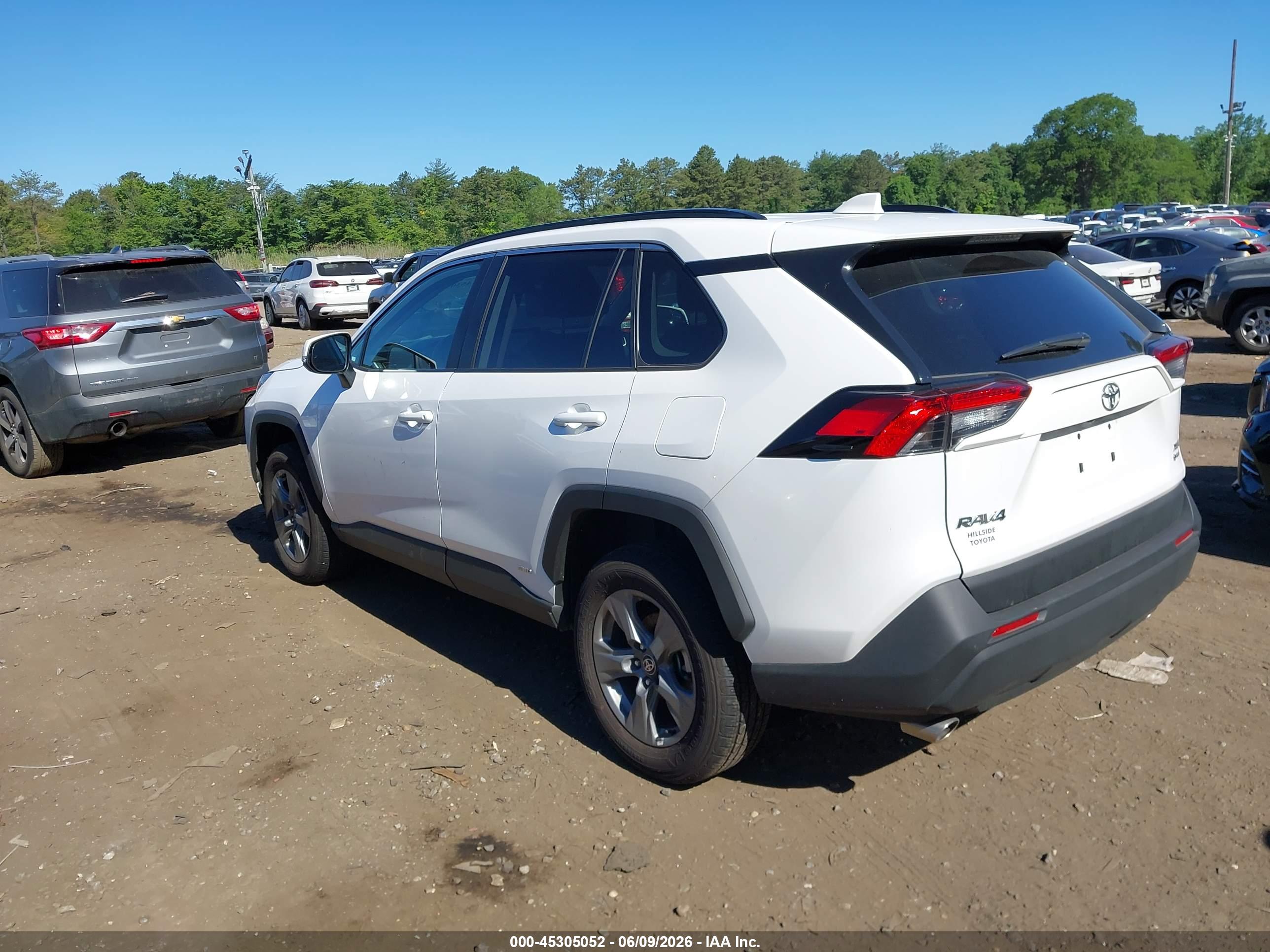 2025 TOYOTA RAV4 HYBRID XLE